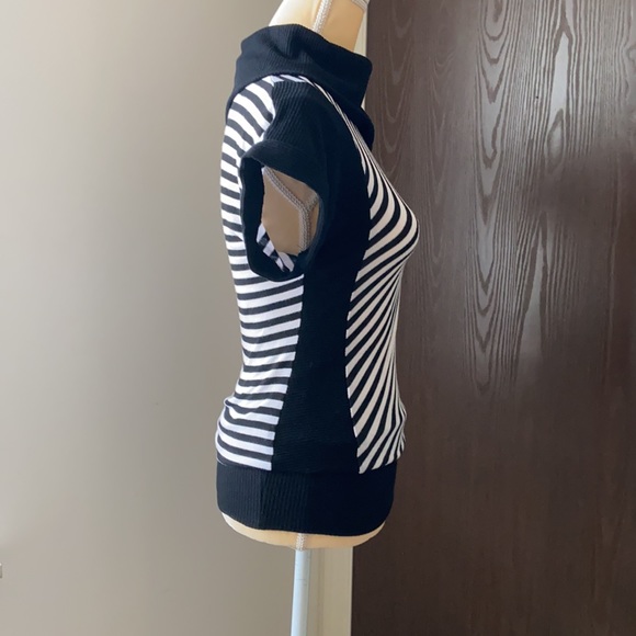 Arden B. B&W Knit Dress - Picture 4 of 8